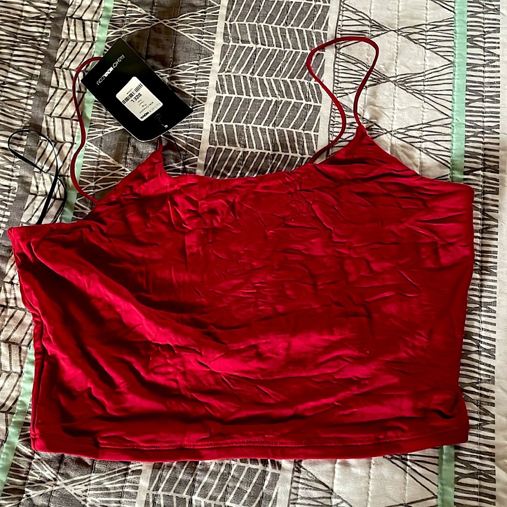 FashionNova Kiki Cropped Top size large